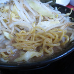 豚人 - 今回のバランスでは中太ちぢれ麺チョイス