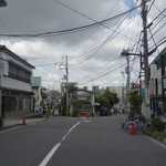 ひみつ堂 - 程なくすると下り坂が見えてきますが