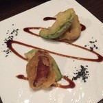 鶏料理ひとりひとり - H27/8/18 フランス産フォアグラとアボガドの天ぷら風\950