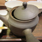 一保堂茶舗 喫茶室 嘉木 - １杯目を出したら急須の蓋をずらしておく（これ大事！）