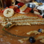 Cafe Kaila - 切ったところ、パンケーキ３枚