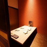 播鳥 - 
ゆったり座れる個室席 

前へ

次へ


ゆったり座れる個室席 
 


1階の個室席はお早目の予約がオススメ 
 
.

2、４，６，１２名様の個室もございます。数に限りがございますのでお早目のご予約がおすすめです。