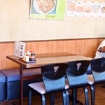 茶しん - テーブル席