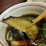 新橋ときそば - 茄子汁の大きな茄子。