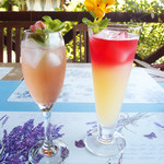 喫茶 ラ テール - 薔薇のジュースと、ハイビスカスとりんごのジュース