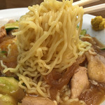 天龍 - 麺は細麺縮れ麺