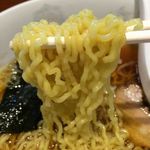 上海食堂 - ラーメン　縮れ細麺アップ