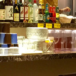 タイレストラン タニサラ - マンゴージュースとジャスミン茶と烏龍茶が飲み放題。もちろんお冷も。