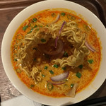 タイレストラン タニサラ - カオソーイを真上から撮影。