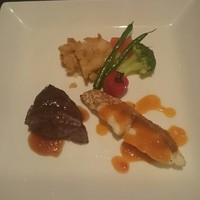 ステーキ＆シーフード ボストン - 牛肉フィレと白身魚のグリエ