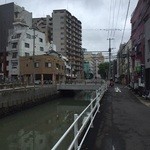 川の上の市場は立退き