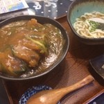 相川力餅食堂 - カツカレーどん小うどんセット。
まさにカレーうどんのあんかけカレーにでっかいカツがのって旨し！
さらに注文してから気がつきましたが、どんぶりは特盛りでも＋50円、うどん1玉追加でも＋150円とは驚きました！