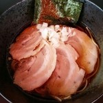 煮干乱舞 - 【限定】ちゃーしゅーめん 500円　チャーシューダレと昆布だけのスープは醤油が立ってて竹岡式を彷彿とさせる美味しさ。無化調でこの厚みのある味はすごい！