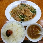 石狩亭 - ニラ肉モヤシ炒めライス❤梅干しはサービス(*´∀`)♪ サラリーマンの胃袋を満たすボリューム感❤