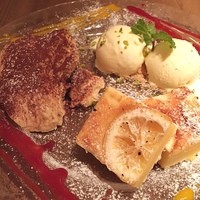 PIZZERIA347 by il pinolo - デザート盛り合わせ♡
                    
                    美味しいごはんの後は…やっぱりデザート。折角なので、スイーツの盛り合わせをお願いしてみました。
                    
                    ジェラートとティラミス、パウンドケーキが2つずつ載っていて、シェアして食べる事が出来ます。どれも美味しかったのですが、特にティラミスが美味しかった！
                    
                    ランチもあるみたいなので、今度はお昼に来てみたいです。