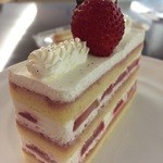 ブルー・ブリック・ラウンジ - ショートケーキは7層の美しいフォルム