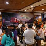 奮起湖大飯店 - 列車が着くと、たちまち大賑わいです。