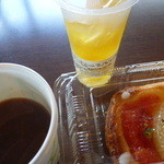 多奈加亭 - ブレンドコーヒー、オレンジゼリー、デニッシュ