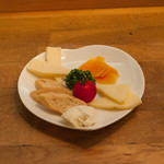 焼肉ダイニング　希らら亭 - チーズ盛り合わせ