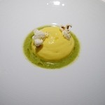 とうもろこしのムースとズッキーニソース