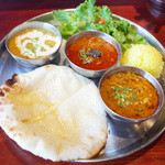 タンドールバル カマルプール - ホリディランチ(750円)+カレー3種(200円)+チーズクルチャ(+200円)