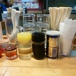 らーめん処 歩や - 【2015.8.20(木)】テーブルにある調味料