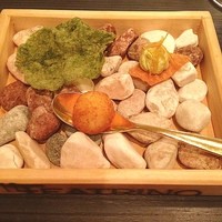 IL TEATRINO DA SALONE - カンノーロ、海藻チップス、チーズのコロッケ