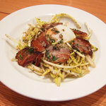 フランス産たんぽぽとベーコン温泉卵のサラダ(1260円)