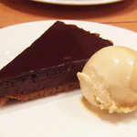 ビストロ ラ・シブレット - タルト・ショコラ メープル風味のアイスクリーム添え(800円)