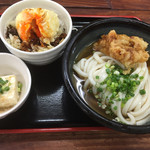 うどん蔵ふじたや - 平日限定定食ぶっかけで
            とり天&半熟玉子天トッピング
            ¥650+¥150+¥100=¥900 
            満足度高し♪♪