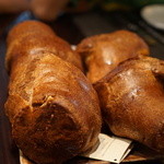 BLT Steak - 中が空洞のパン　内皮が甘くておいしい