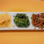 焼肉ダイニング　希らら亭 - 自家製ナムル3種盛り