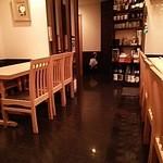 寿し 海匠 - 店内、入り口方向です。
