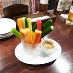 クラフトビア ホッパーズ - 新鮮野菜のスティックサラダ