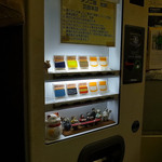 ラーメン二郎 - 二郎社訓が掲示される券売機(2015年7月7日）