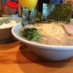 らーめん家 政 - 201508麺がかわったかな？よくわからないが麺がゆるい。あとチャーシューが塩辛いかな
      頑張れ政！