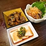 牡蠣 やまと - 付きだし・牡蠣煮・牡蠣の南蛮漬け