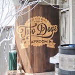 Two Dogs Taproom - 外観の風景です