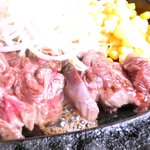 トゥー・ドッグス・タップルーム - 牛ハラミ肉の鉄板焼き(200g) 1000円