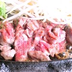 トゥー・ドッグス・タップルーム - 牛ハラミ肉の鉄板焼き(200g) 1000円