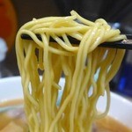 旭川ラーメン ななし - 加藤製麺さんの細麺は硬めに茹で上がっている