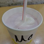 マクドナルド - マックシェイク ミックスベリー・Mサイズ。甘酸っぱい　ベリーのお味が爽やかです。淡いピンクと白色が綺麗ですネ！