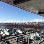 Eataly Incontra - 元FIAT工場のリンゴットにEATALYの本店がある。遠くにイタリアアルプスが見える。