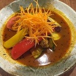 カフェレストラン きたら - ホロホロ煮込み骨付き鶏のスープカレー
