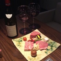 THE 雪月花 - 本日の熟成赤身肉三種盛り合わせ。ワインと共に。(*^^*)