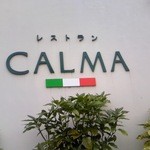 レストラン CALMA - 外観 駐車場側から見たお店の看板。