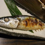 漁菜献舗 鳥新 - 2015.8)さんまの塩焼き（６００円）