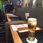 ハレギンザ - 店内はとてもお洒落な雰囲気。カウンター席。