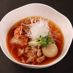 Mantoku - 地鶏盛岡冷麺。地鶏スープで濃厚な味わいに。キンキンに冷えてます。