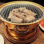 h Oomori horumon marumichi - 炭火で焼くスタイルは○